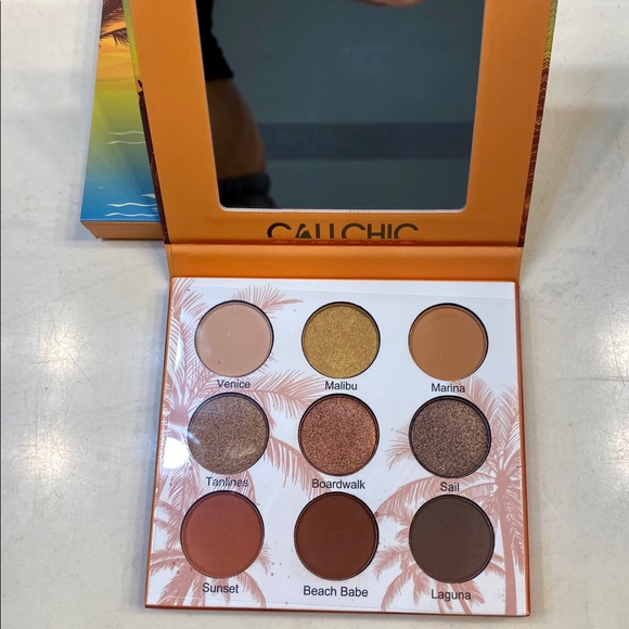 CaliChic Eyeshadow Pallet - Picture 1 of 3